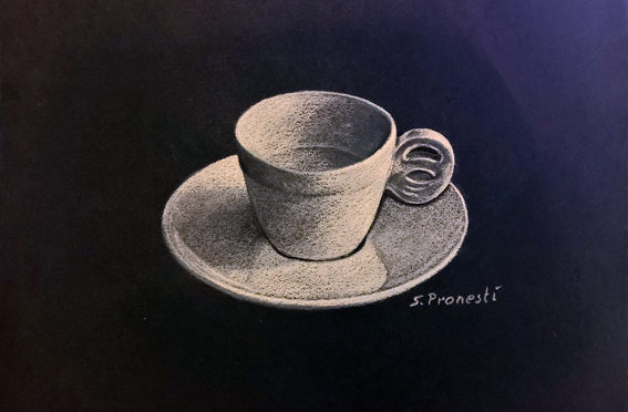 Tazzina per caffe su sfondo nero - Carboncini colorati Tazzina per caffe su sfondo nero - Carboncini colorati