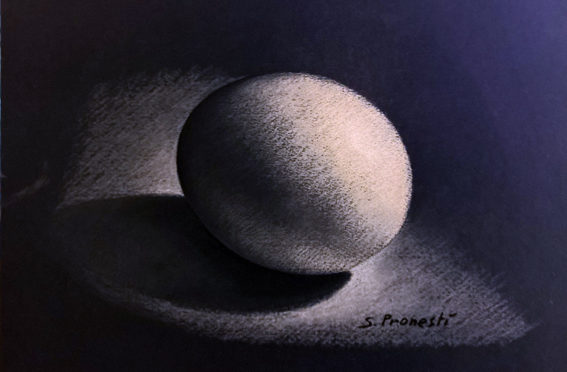Uovo su sfondo nero - Carboncini colorati